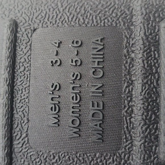 Red & Black Buffalo Check Plaid Slip-On Slippers Size XS (Unisex) NWT - 2/$20 - Picture 5 of 5